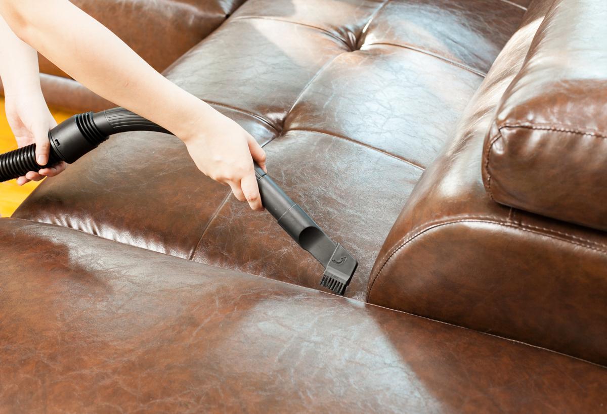 профессиональная чистка кожаных диванов